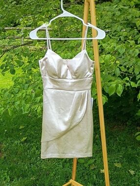 NWT Teezeme Ivory Formal Dress Size 0